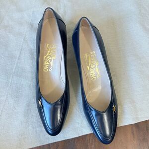 SALVATORE FERRAGAMO Slip-On Kitten Heel Dress Shoes in Navy Leather ITALY